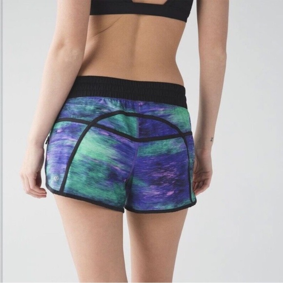 lululemon athletica Pants - Lululemon Tracker Short III *4-way Stretch
Rio Nights Multi / Black size-6